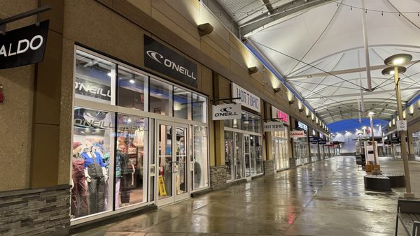Outlet Collection at Niagara by null
