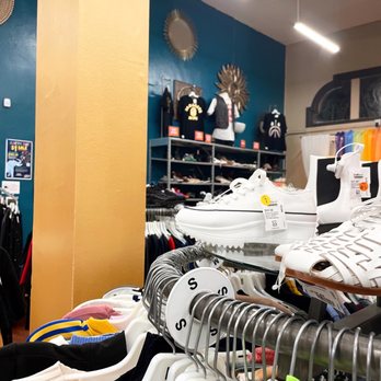 Buffalo Exchange - Used, Vintage & Consignment Near Me - Los Angeles, California Buffalo Exchange - Used, Vintage & Consignment Near Me - Los Angeles, California
