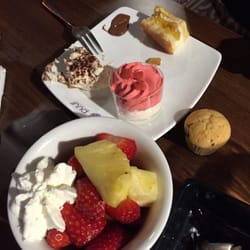 Puur - Buffet restaurantmet grote diversiteit aan keukens. Erg ok. Wel erg druk. Honderden zitplaatsen.