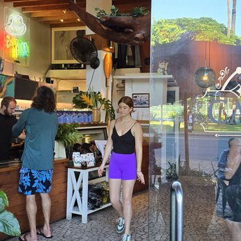 Castro’s - Snapshot looking in! - Latin American Near Me - Honolulu, Hawaii