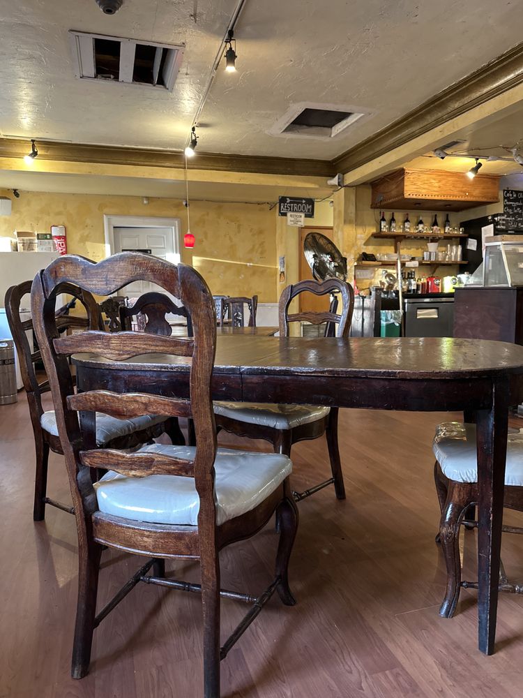The Living Room Cafe and Bistro