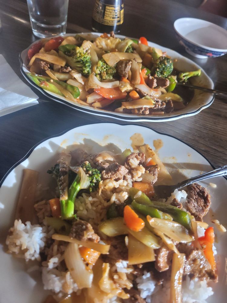 Elkhorn Club & Linda's Thai Room