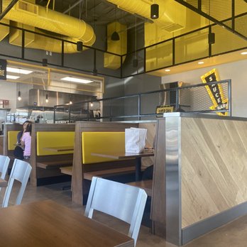 Super Chix - Restaurant area - Chicken Shop Near Me - Sparks, Nevada