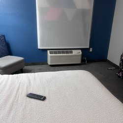 Holiday Inn Express & Suites Deland South - Queen room with extra space