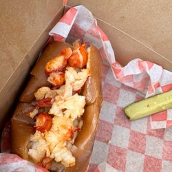 Charlotte's Legendary Lobster Pound - Hot lobster roll