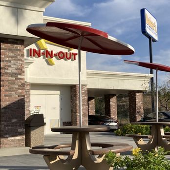 In-N-Out Burger - Patio seating - Fast Food Near Me - Yucaipa, California