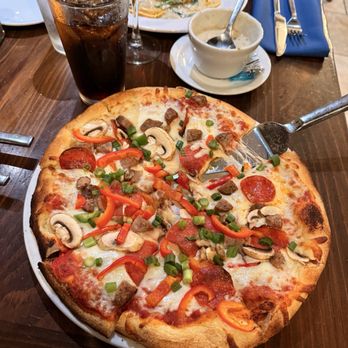 Louie Linguini's - The Combo pizza & clam chowder - Seafood Near Me - Monterey, California