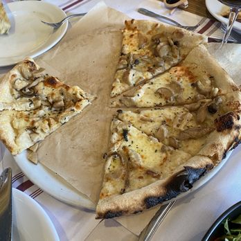 La Bicyclette - Champignon pizza - French Near Me - Carmel, California