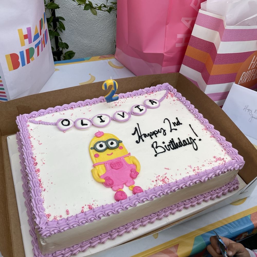 Minion girl cake