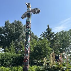 Saskatoon Farm - Totem pole
