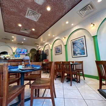 Bella Napoli Italian Restaurant - the interior of the restaurant - Italian Near Me - Alexandria, Virginia