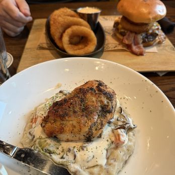 Taffer's Tavern Alpharetta - Herbed Chicken, Tavern Burger - New American Near Me - Alpharetta, Georgia