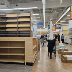 Bed Bath & Beyond - Store closing shot.