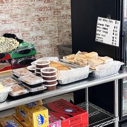 2 Gunz Island Market - Some desserts