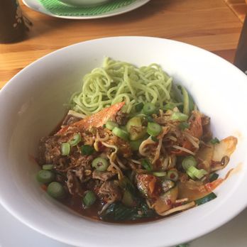 Bonjour Saigon - Grüne Nudeln mit Rindfleisch, scharf und würzig - Vietnamese Near Me - Berlin, BE