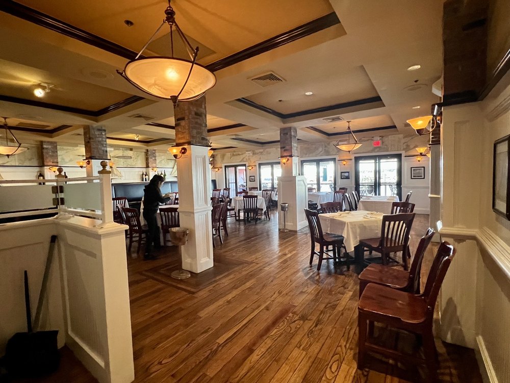Louie's Prime Steak & Seafood