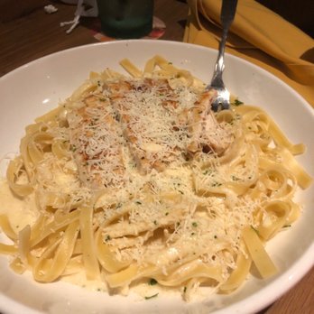 Olive Garden Italian Restaurant - Fettuccine Alfredo with chicken - Italian Near Me - Orlando, Florida