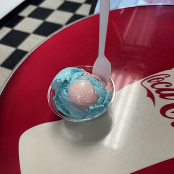 Beanie'S Ice Cream & Candy Parlor - Cotton candy ice cream - Ice Cream & Frozen Yogurt Near Me - Dundalk, Maryland