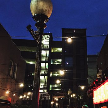 King's Palace Cafe - Alleyway! - Cajun/Creole Near Me - Memphis, Tennessee