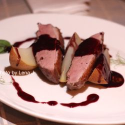 Boscaiola - Petto D'Anatra (68 zł) - Roasted duck breast (sous vide) in Porto wine sauce served with pear