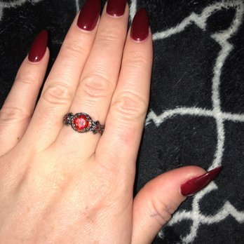 LA Nails - Nail Salons Near Me - Saint Paul, Minnesota