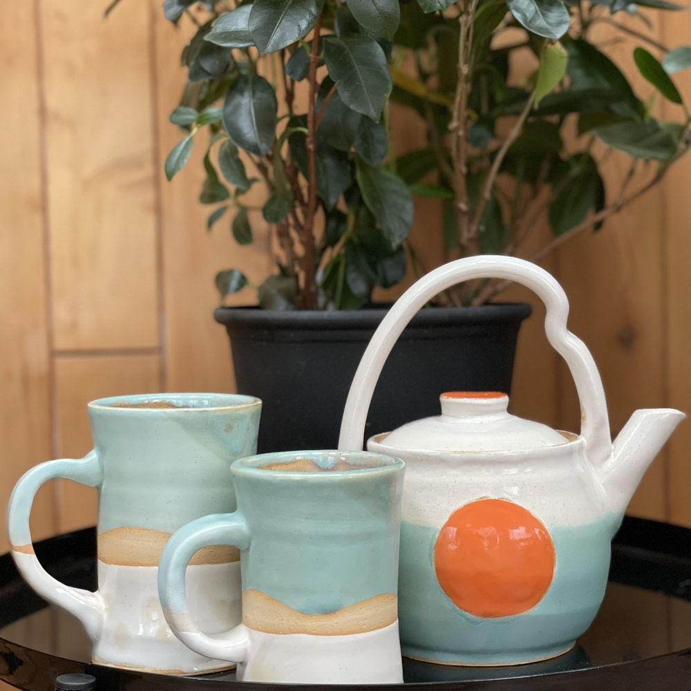 Kelly Brown Clayworks - Yea pot and mugs - Art Classes Near Me - Ithaca, New York Kelly Brown Clayworks - Yea pot and mugs - Art Classes Near Me - Ithaca, New York