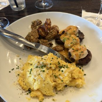 Cooper's Hawk Winery & Restaurant- Greenfield, WI - Cooper's Hawk Steak & Eggs - Wine Bars Near Me - Greenfield, Wisconsin Cooper's Hawk Winery & Restaurant- Greenfield, WI - Cooper's Hawk Steak & Eggs - Wine Bars Near Me - Greenfield, Wisconsin