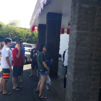 Leonard's Bakery - there was a lineup on sat 930am but it went by fast and was so worth it. - Bakeries Near Me - Honolulu, Hawaii
