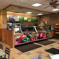 Subway - Very clean shop, good service!
