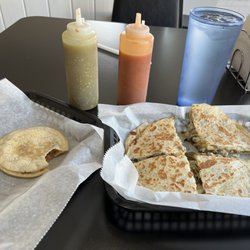 La Sierra - Asientos gordita on the left, piccadillo verde quesadilla on the right, all with house made tortillas. Very tasty!