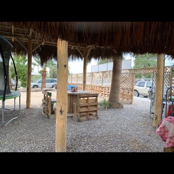 Los Mariscos Perrones - Tables made out of pallets - Seafood Near Me - Puerto Peñasco, SON Los Mariscos Perrones - Tables made out of pallets - Seafood Near Me - Puerto Peñasco, SON