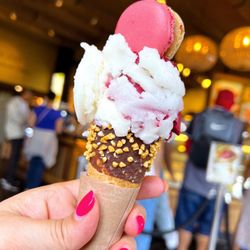 Amorino - Blueberry cheesecake, lemon and black currant with a blueberry cheesecake macaron
