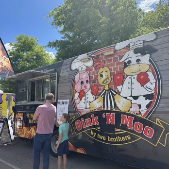 Oink N Moo - Oink N Moo food truck - Food Trucks Near Me - Raleigh, North Carolina Oink N Moo - Oink N Moo food truck - Food Trucks Near Me - Raleigh, North Carolina