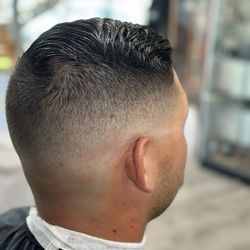 Oasis Barbershop - Medium zero fade