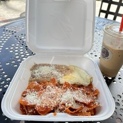 Chilaquiles & Iced coffee de cajeta
