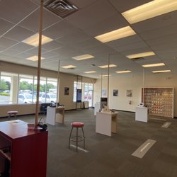 Verizon Authorized Retailer - Wireless Zone - Interior Showroom