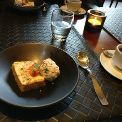 Graniittilinna - Jälkiruoaksi jäätelöä ja porkkanakakkua.