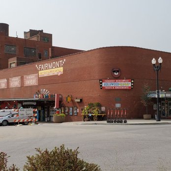 Hollywood Candy - Front of the business - Candy Stores Near Me - Omaha, Nebraska