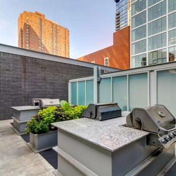 Eight O Five - Outdoor Grilling Station - Apartments Near Me - Chicago, Illinois
