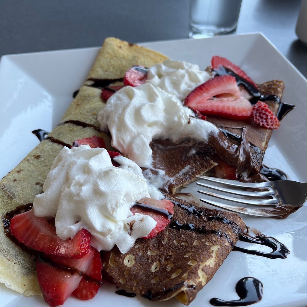 Nutella crepes. I sun banana got strawberry