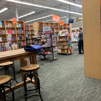 2nd & Charles - Sitting area - Video Game Stores Near Me - Chantilly, Virginia