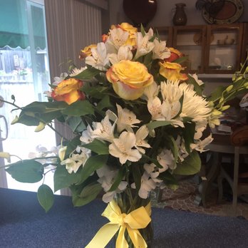 LV Flowers - Beautiful flower arrangement made by Lupe - Florists Near Me - Cotati, California LV Flowers - Beautiful flower arrangement made by Lupe - Florists Near Me - Cotati, California