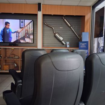 Coggin Honda Jacksonville - Nice theater area while you wait also includes a desk around the wall set up. - Car Dealers Near Me - Jacksonville, Florida