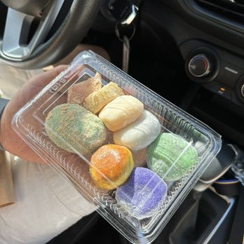 Nisshodo Candy Store - Mochi - Candy Stores Near Me - Honolulu, Hawaii