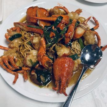Golden Palace - Lobster with Ginger & Scallions with E-Fu Noodles - Dim Sum Near Me - Austin, Texas Golden Palace - Lobster with Ginger & Scallions with E-Fu Noodles - Dim Sum Near Me - Austin, Texas