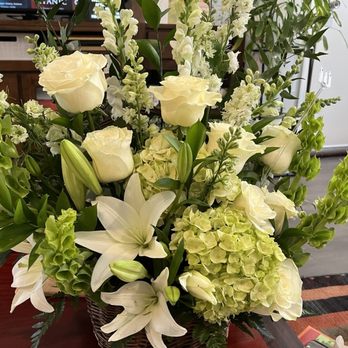 Lake Flowers - Florists Near Me - Woodbridge Township, New Jersey