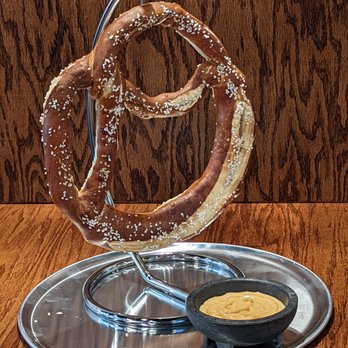 Pour House - Bavarian Pretzel with Beer Cheese - Beer Bar Near Me - Hamilton, Ohio