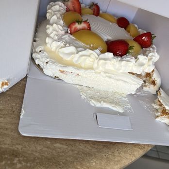 Uncle Chuang's Bakery - Cake fell due to faulty handle - Bakeries Near Me - Riverside, California