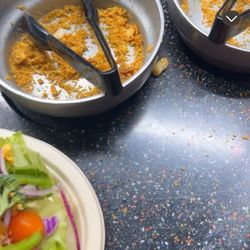 Chuck E Cheese's - Empty croutons