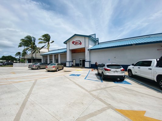 Tamura's Market Wailuku by null